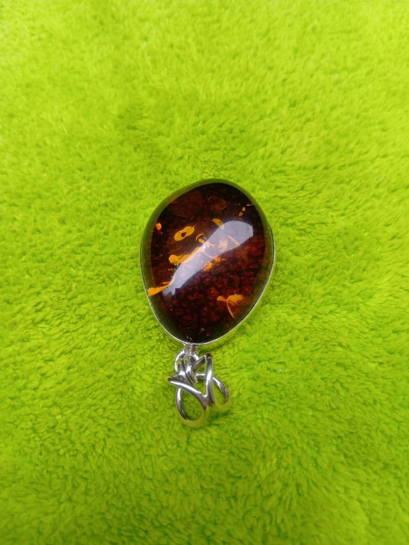 琥珀ペンダントトップ＆ シルバー枠仕様 (美品)