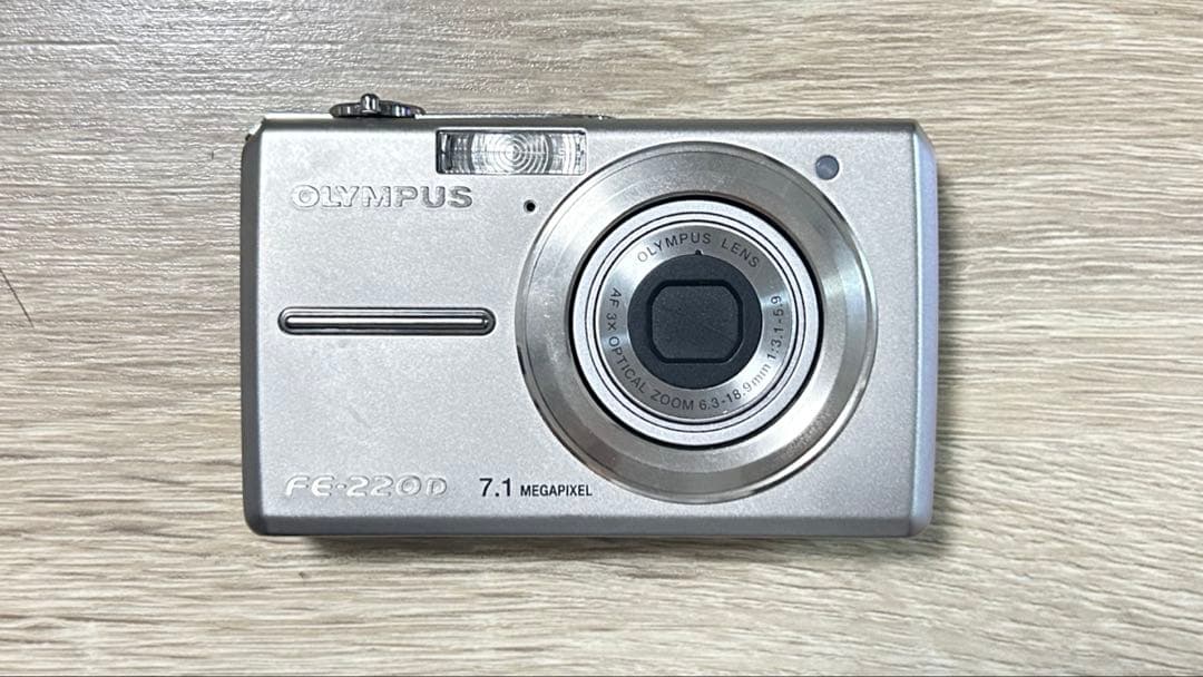 Olympus FE-220 7.1メガピクセル コンパクトデジタルカメラ