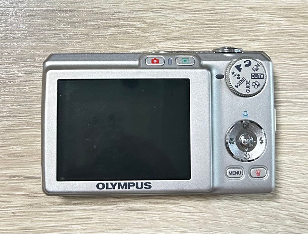 Olympus FE-220 7.1メガピクセル コンパクトデジタルカメラ