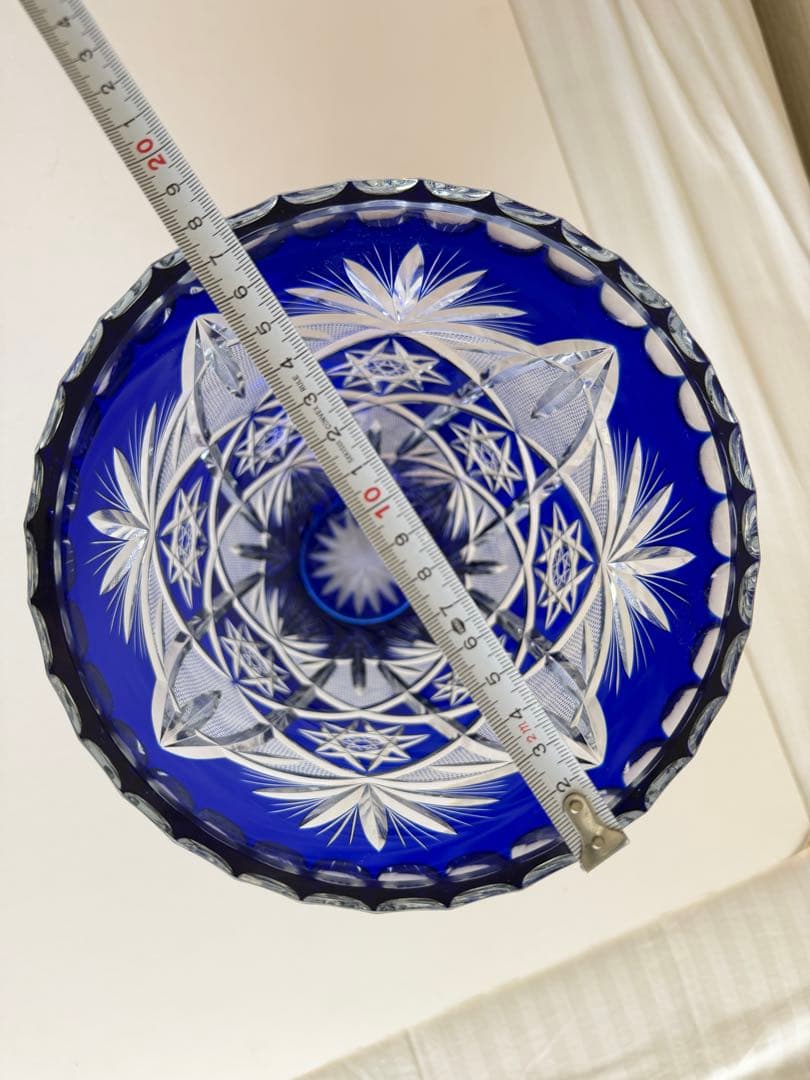 色被せ切子の大型花器（フラワーベース）