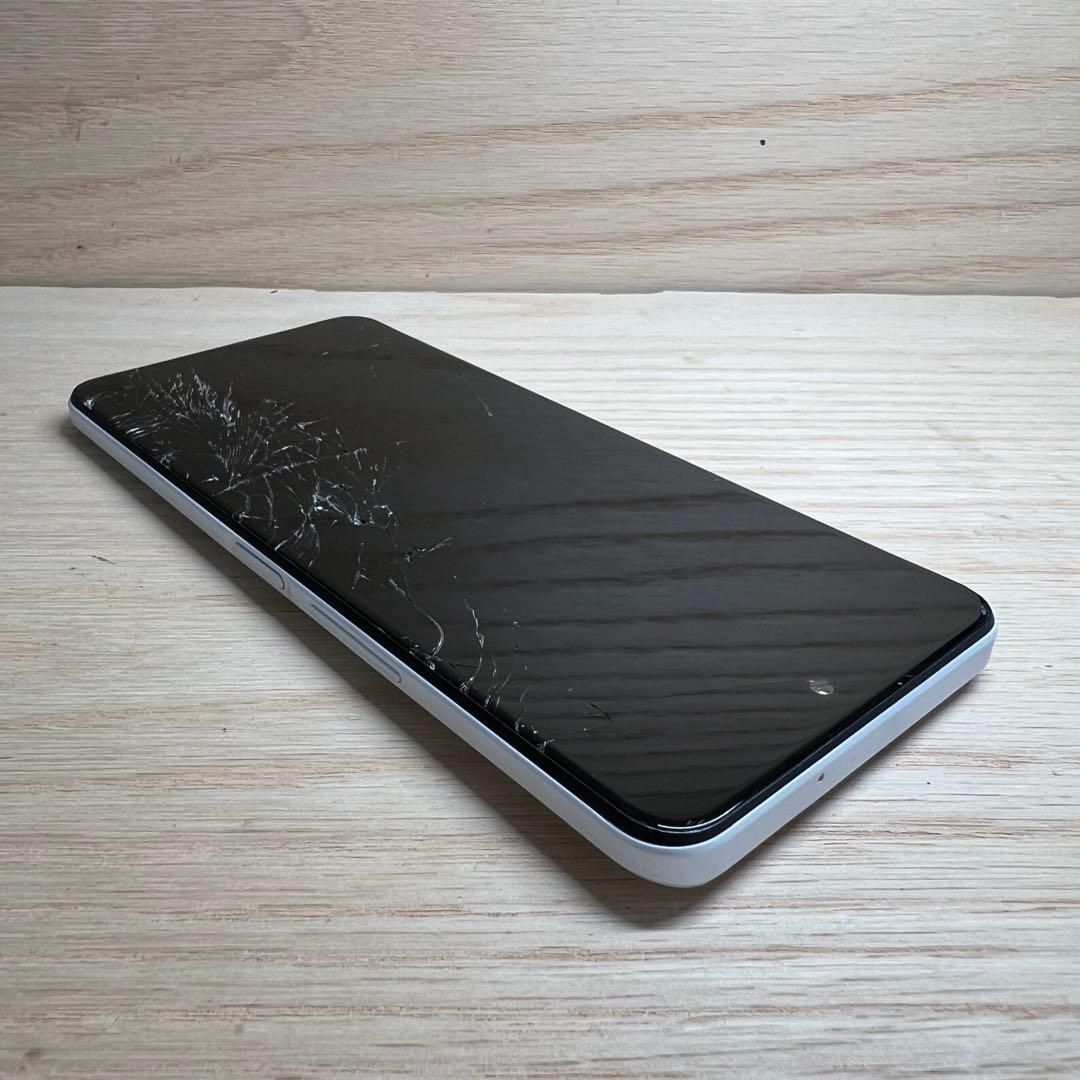 トーンモバイルTONE e22本体 画面割れ H8