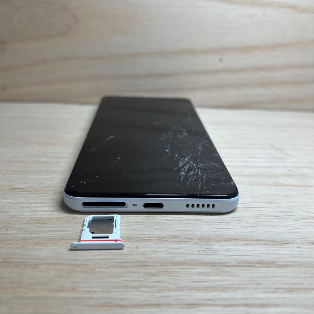 トーンモバイルTONE e22本体 画面割れ H8
