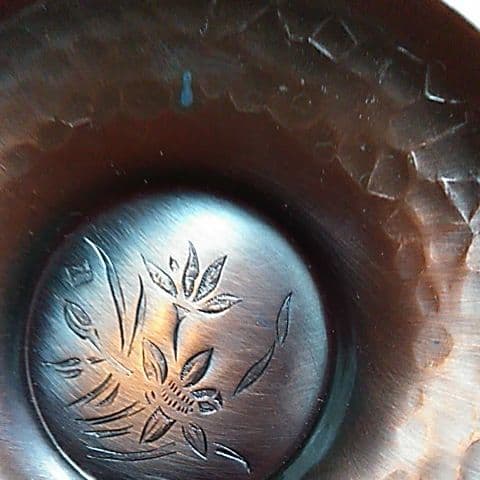 １１３８蔵出し 珍品銅の茶托中央に季節の絵柄作家名入り日本の技術と侘び寂びの世界