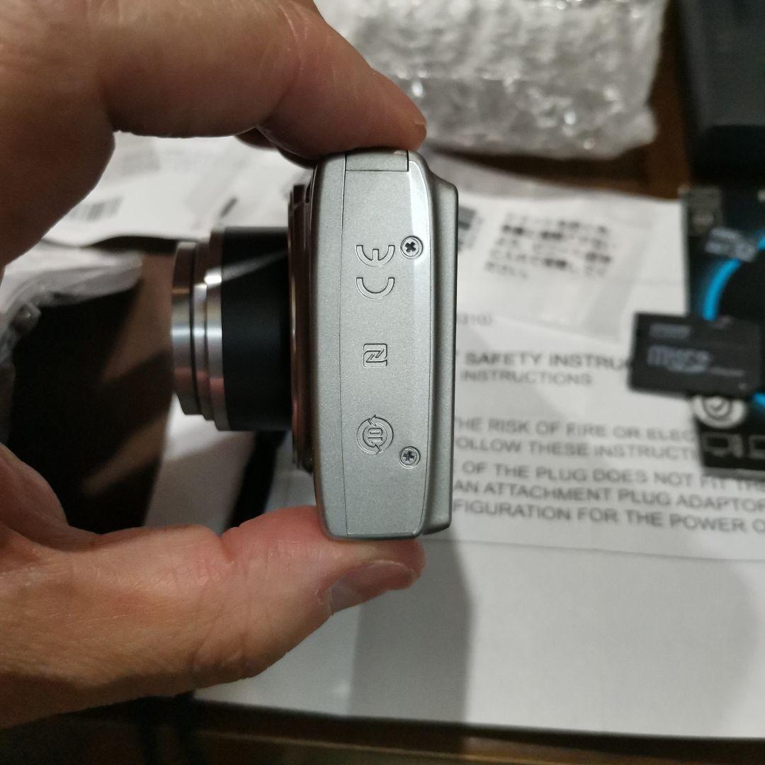 Canonデジタルカメラ美品 IXY210シルバー