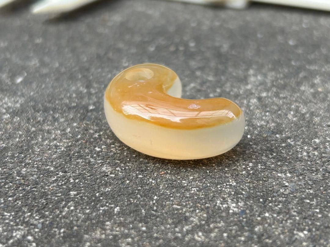天然石 勾玉　錦石