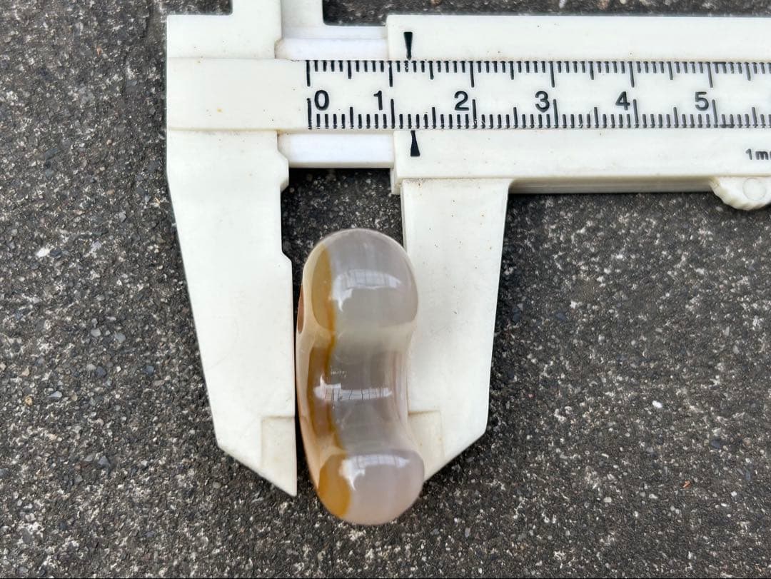 天然石 勾玉　錦石