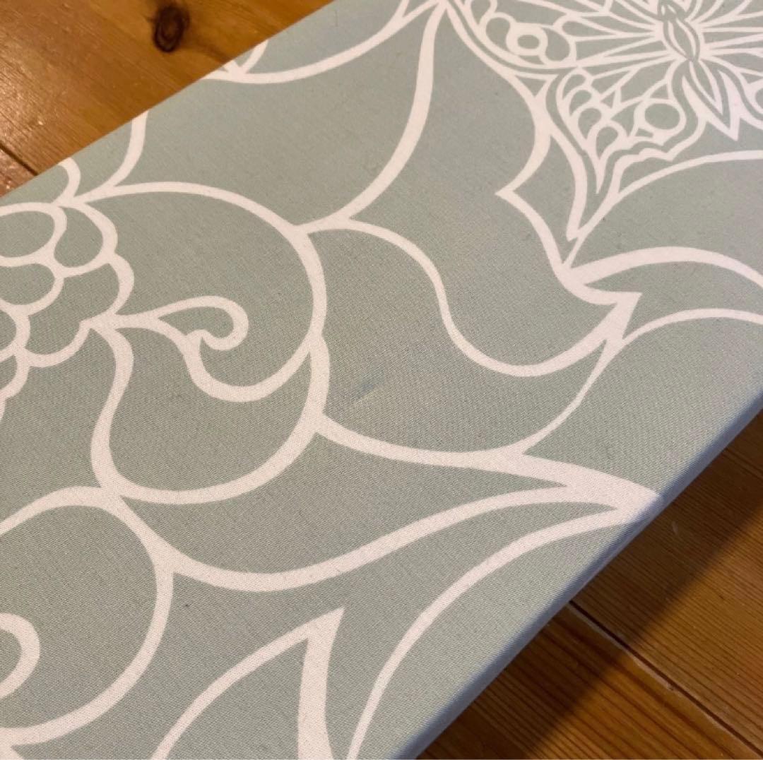 横でも縦にでも飾って良し！　ファブリックパネル　ヒルマ　約145㎝　蝶　北欧