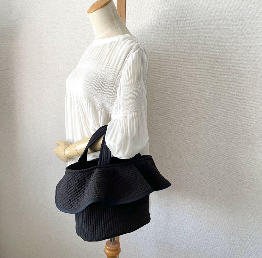 フリル付き楕円底のトートバッグ　ヌビバッグ　裏地付き　ブラック　ハンドメイド