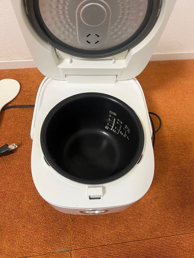 東芝 IH炊飯器 3合炊き 2019年製 備長炭ダイヤモンド釜