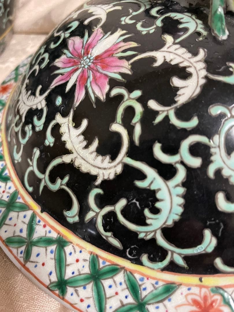 中国美術 蓋付壺 黒地粉彩 唐草花紋様 象耳 大 飾り壺 置物 景徳鎮 唐物