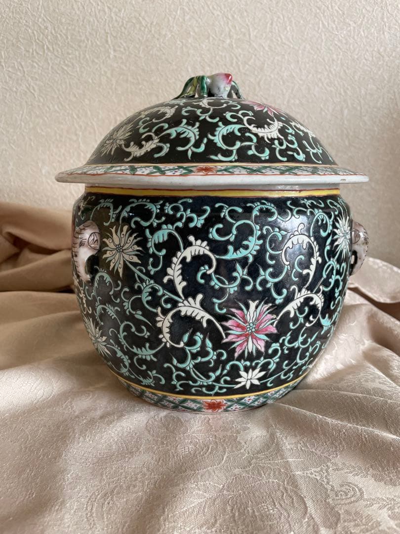 中国美術 蓋付壺 黒地粉彩 唐草花紋様 象耳 大 飾り壺 置物 景徳鎮 唐物