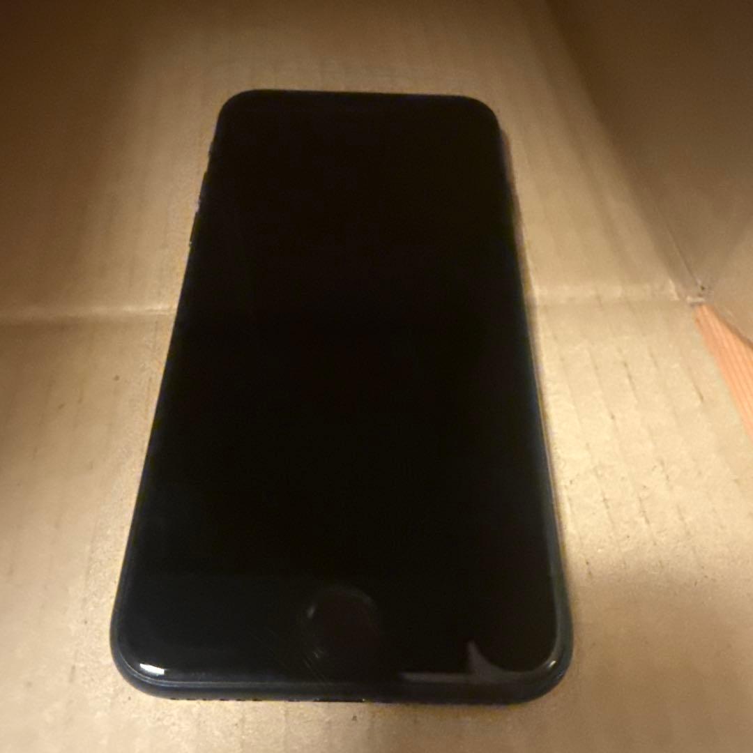 iPhone SE(第2世代)64GBバッテリー84% SIMロックなし