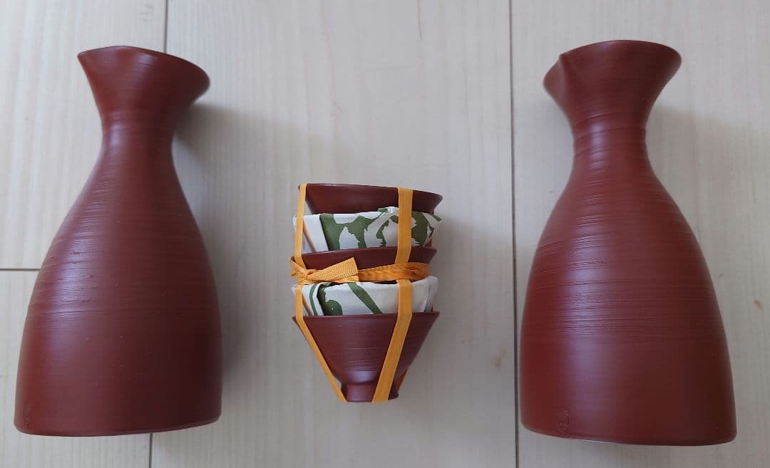 【人間国宝】三代 山田常山 常滑焼 朱泥 酒器セット（徳利2・猪口5）共箱・共布