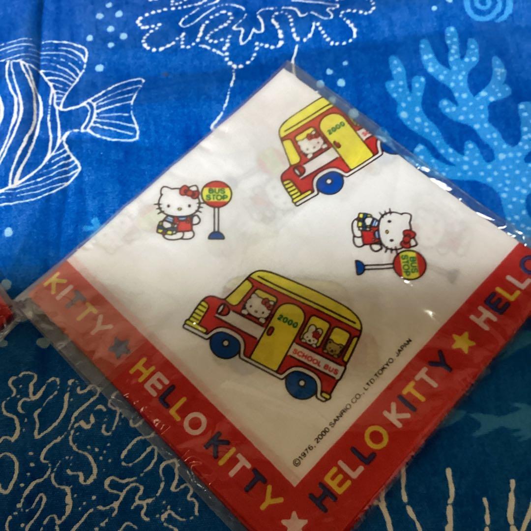 3502ハローキティスクールバス小物入れ &ハンカチ