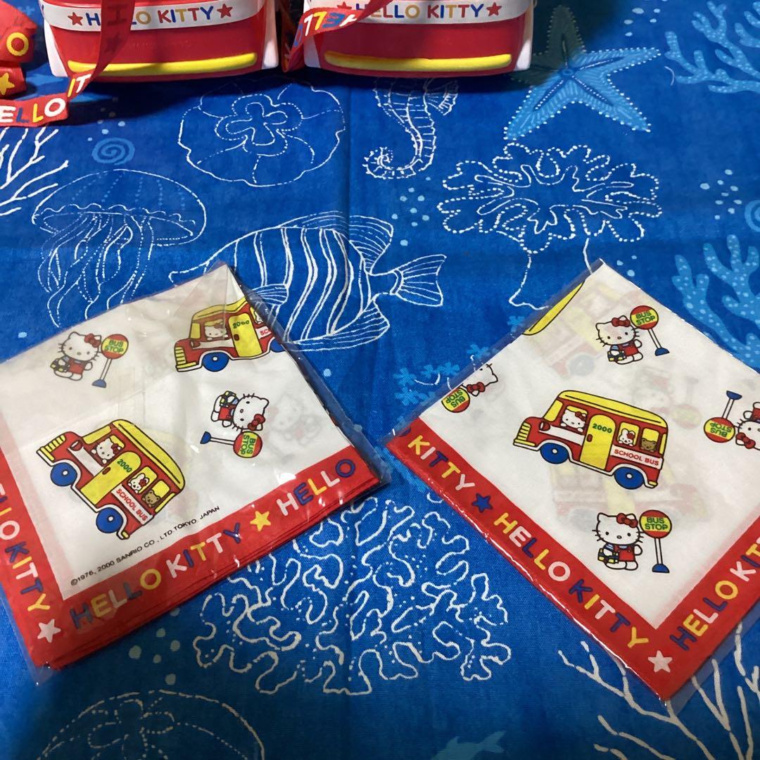3502ハローキティスクールバス小物入れ &ハンカチ