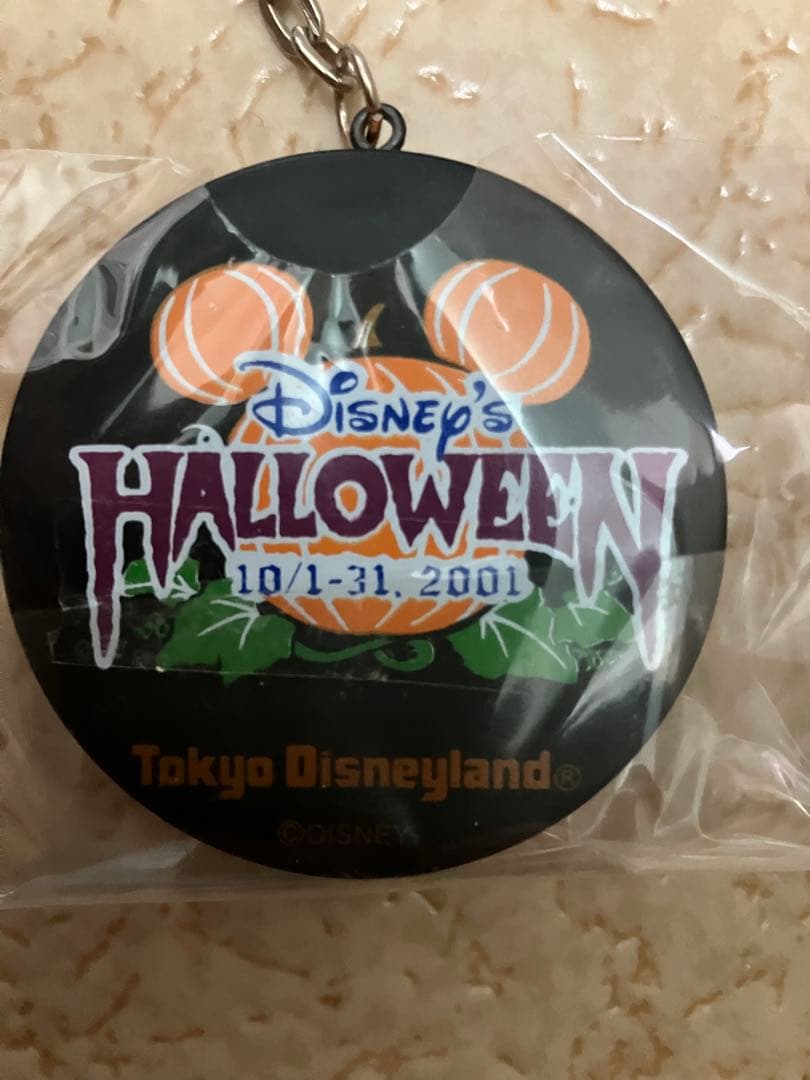 東京ディズニーランド ハロウィン2001 ミッキー キーホルダー ピンバッジ