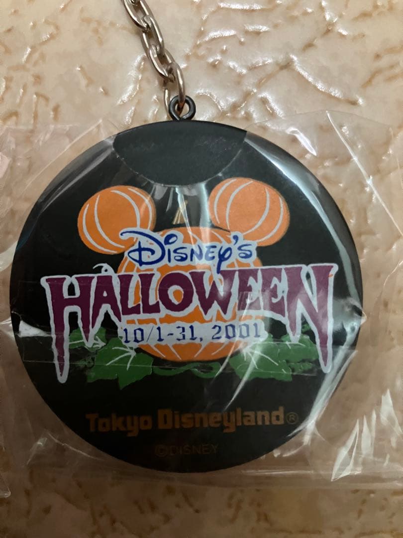 東京ディズニーランド ハロウィン2001 ミッキー キーホルダー ピンバッジ