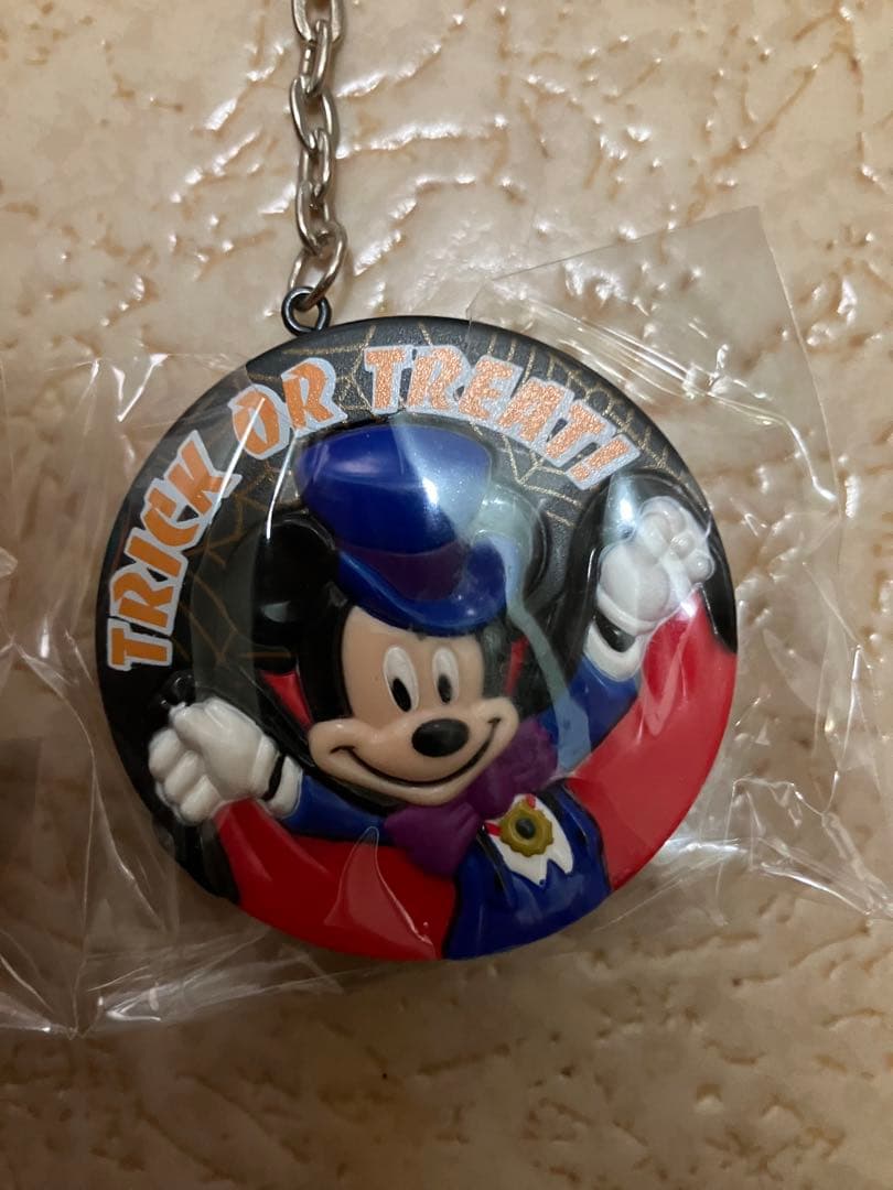 東京ディズニーランド ハロウィン2001 ミッキー キーホルダー ピンバッジ