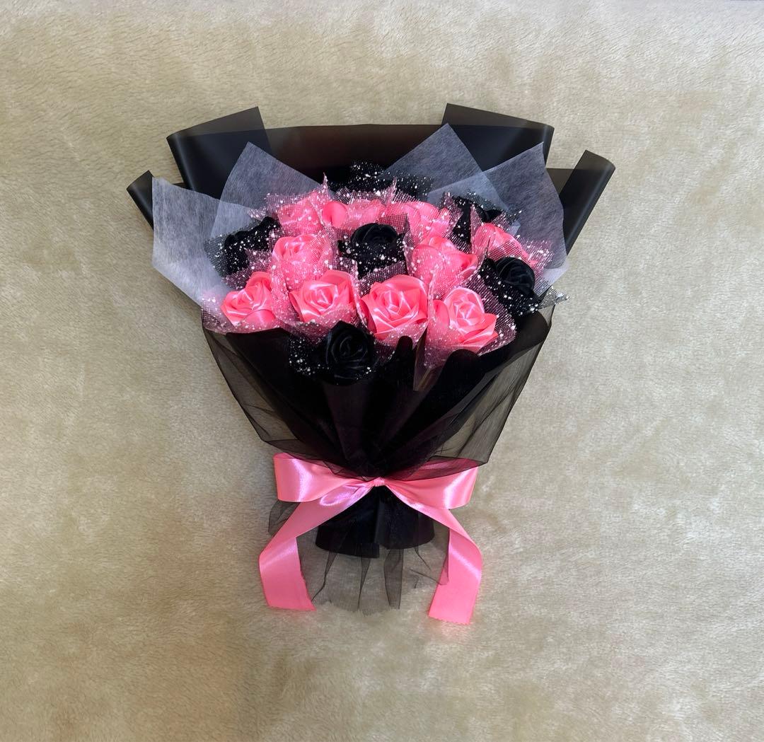 16本黒濃いピンクバラブーケ　プレゼント お祝い 枯れない花 永生薔薇特別な人へ