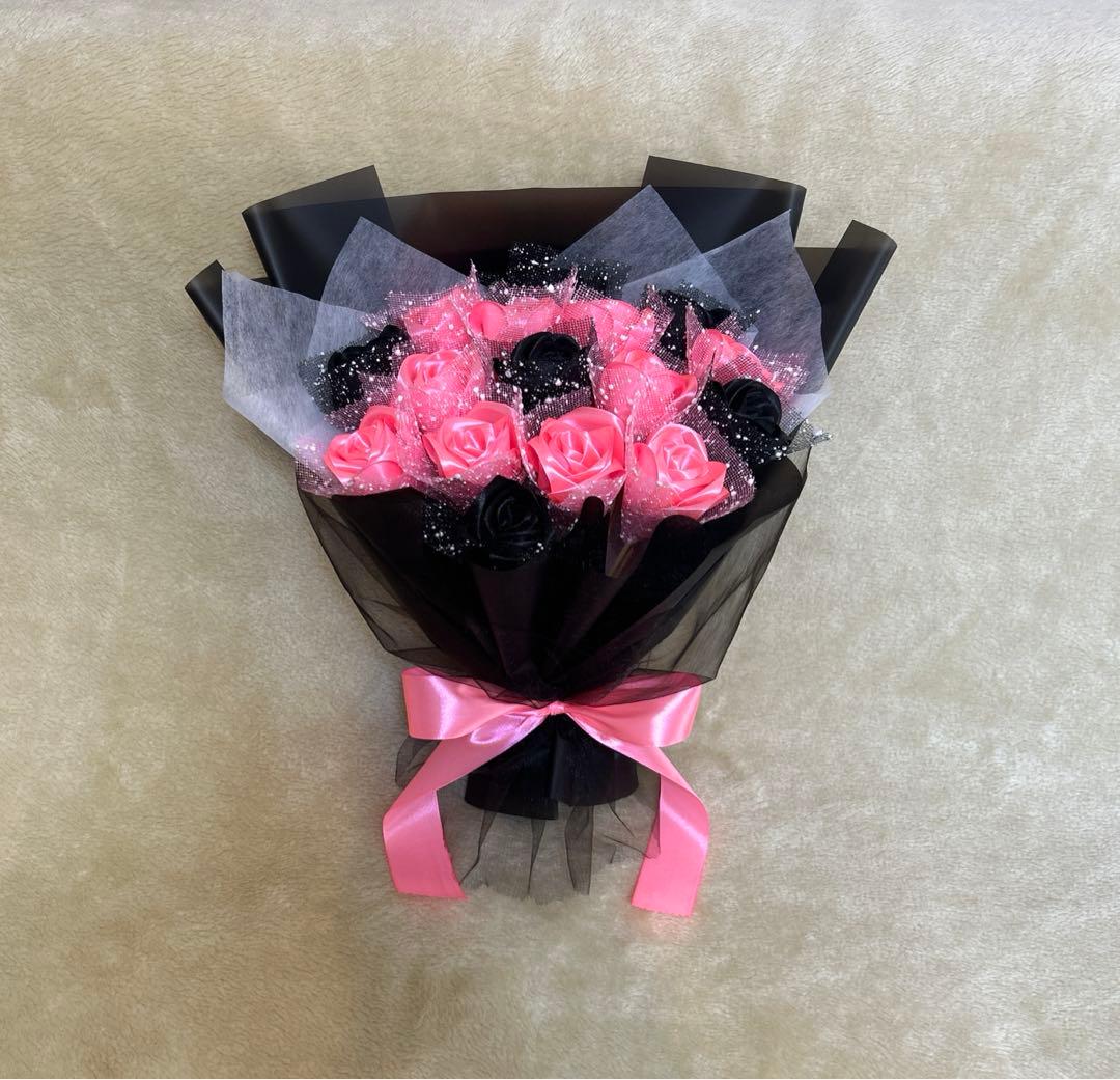 16本黒濃いピンクバラブーケ　プレゼント お祝い 枯れない花 永生薔薇特別な人へ