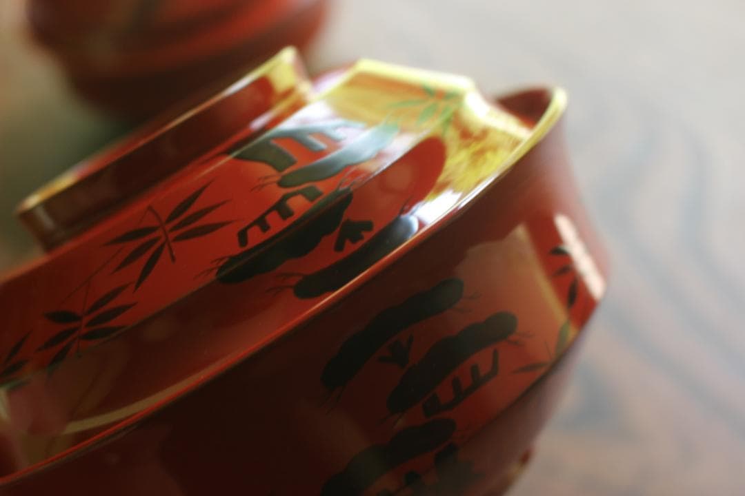 デッドストック！上質朱漆に風情ある蓬莱文の映える煮物椀2点（検輪島塗懐石道具
