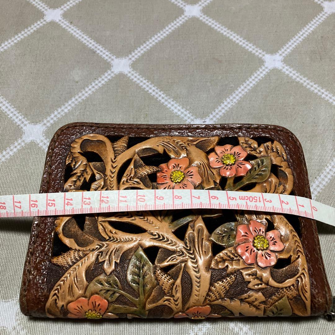 新品未使用☆本革手彫り花柄財布