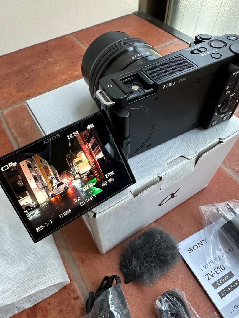 デジタルカメラ English Sony ZV-E10 INTERNATIONAL 2024