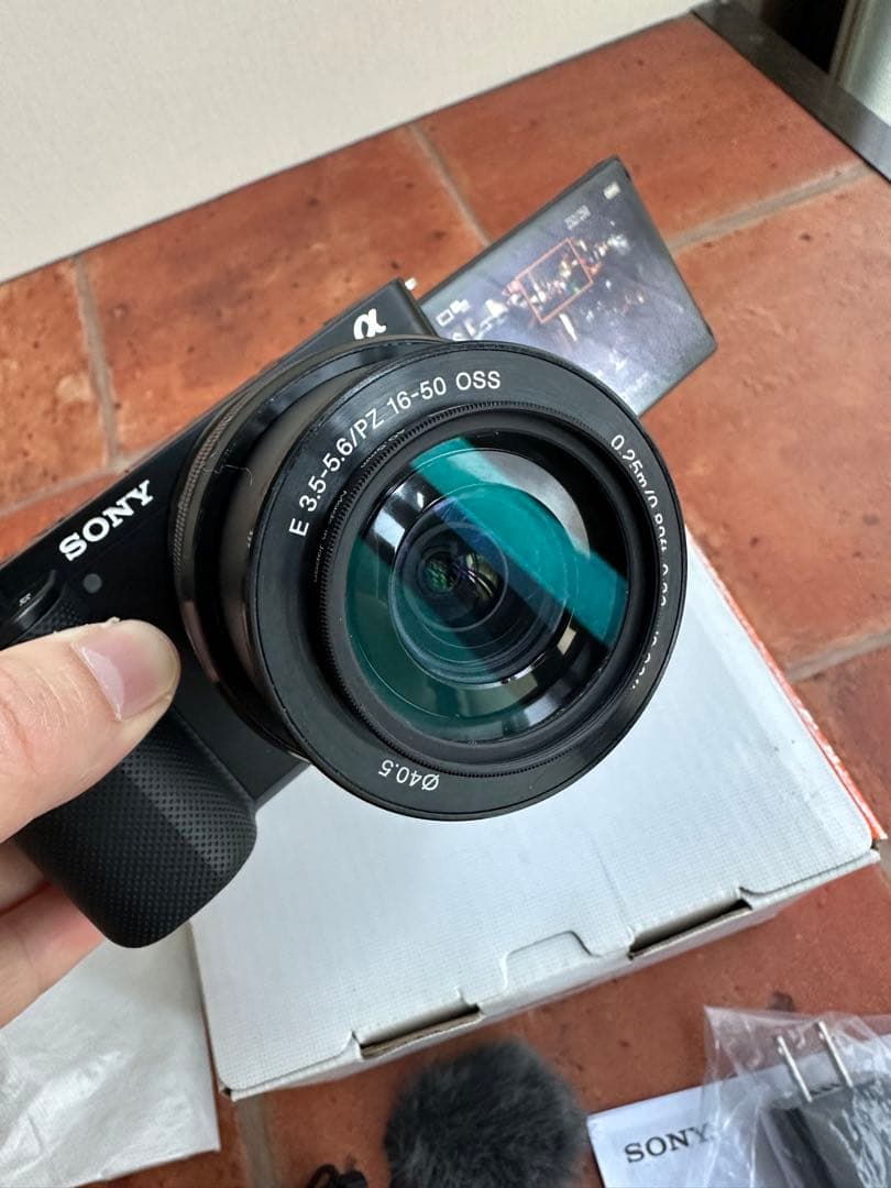 デジタルカメラ English Sony ZV-E10 INTERNATIONAL 2024