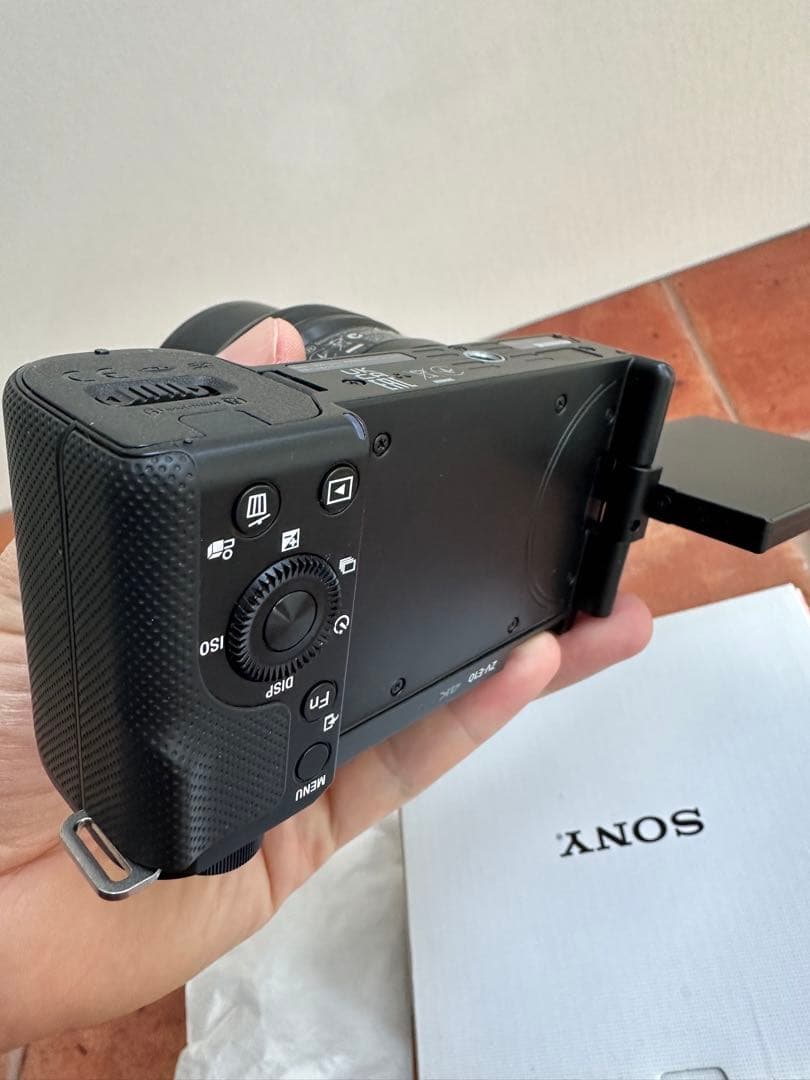 デジタルカメラ English Sony ZV-E10 INTERNATIONAL 2024