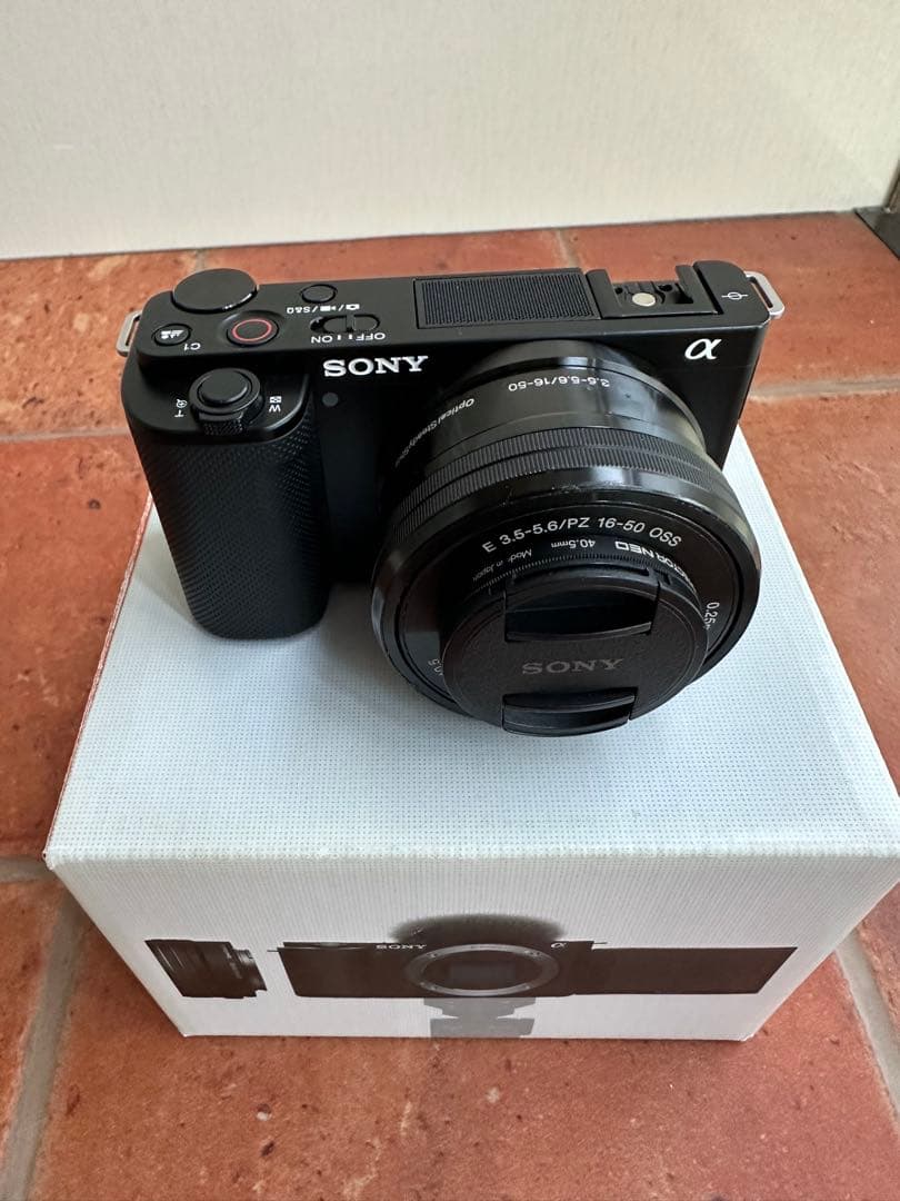 デジタルカメラ English Sony ZV-E10 INTERNATIONAL 2024