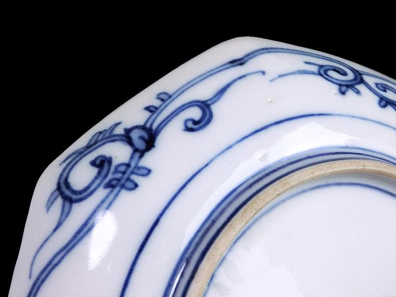 大聖寺伊万里　金襴　金唐草に青海波の図　描分八角６寸皿　２枚　079AS-CQe