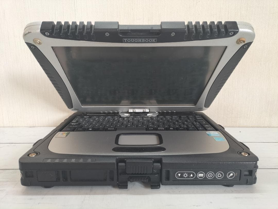 TOUGHBOOK CF-18 10.4型/落下や衝撃、水、埃に強い堅牢PC 1