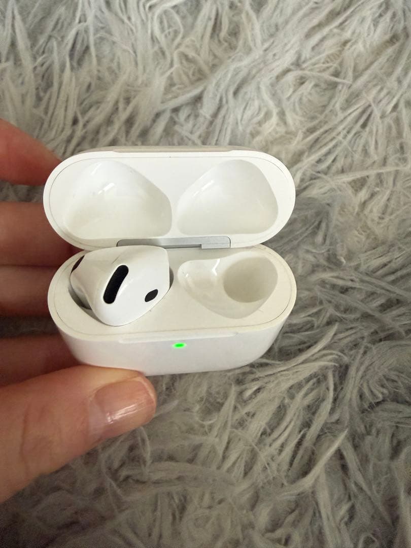 l*.様 【値下げ不可】AirPods4 本体➕L ノイキャンあり
