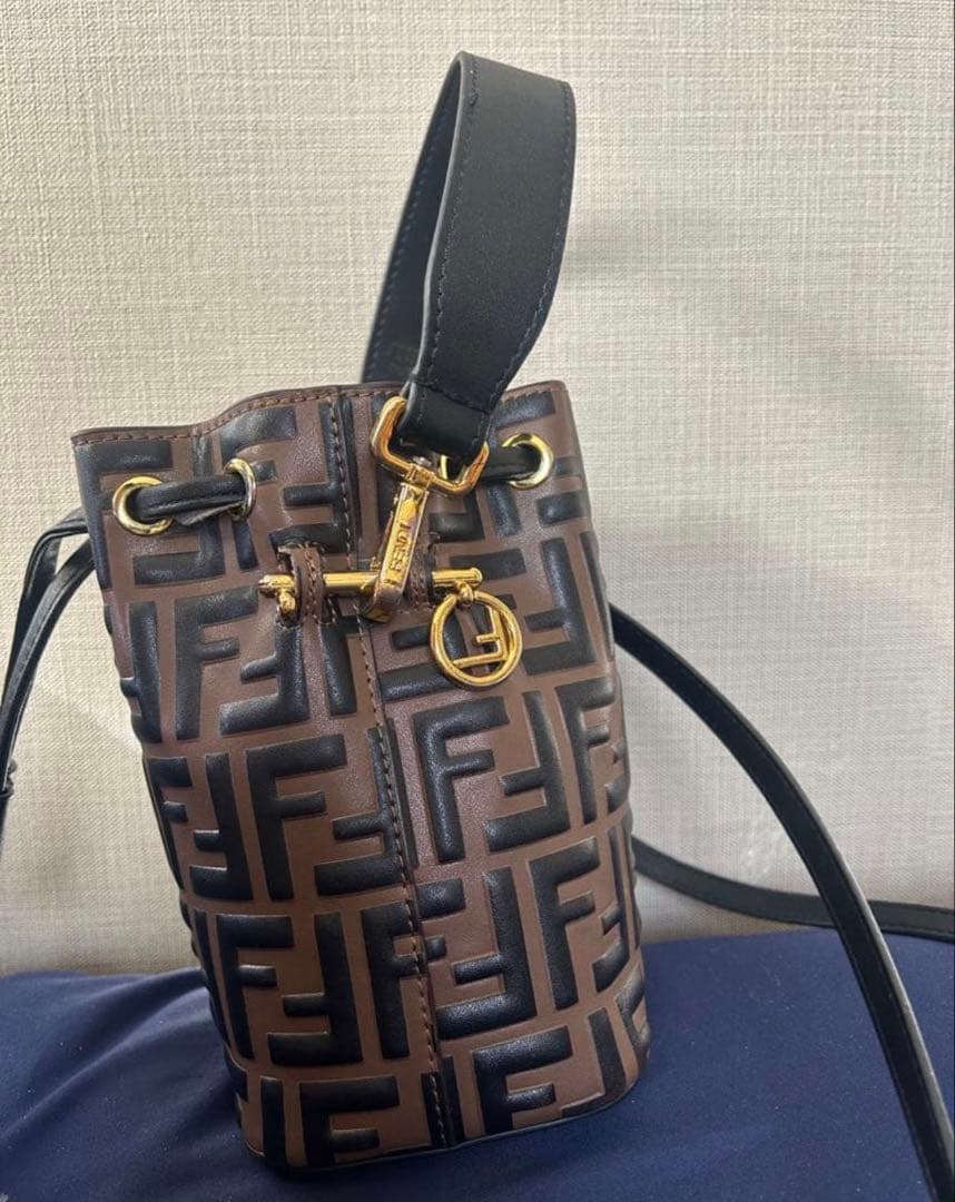 ↑写真FENDI バゲットバッグ FFモノグラム ズッカ柄 正規品 定価28万