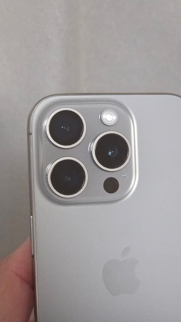 iPhone15Pro 256GBナチュラルチタニウム SIMフリーケース付き