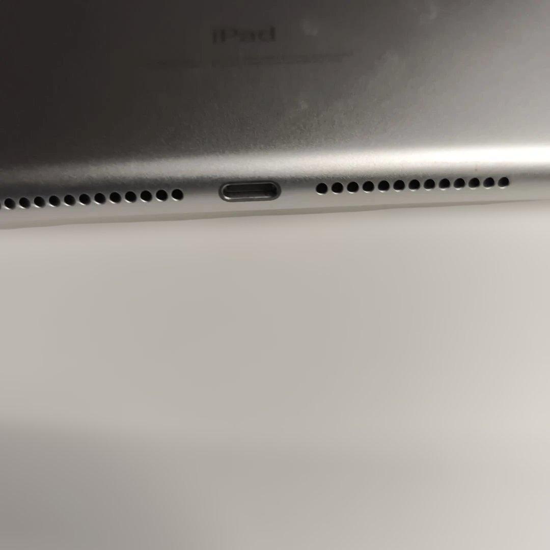 iPad 第6世代 32GB セルラーモデル 32GBシルバー