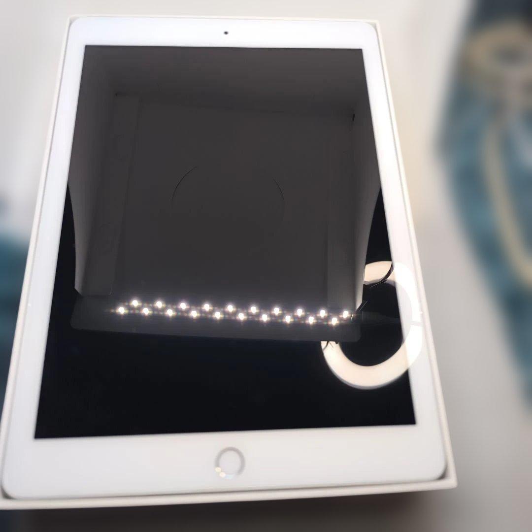 iPad 第6世代 32GB セルラーモデル 32GBシルバー