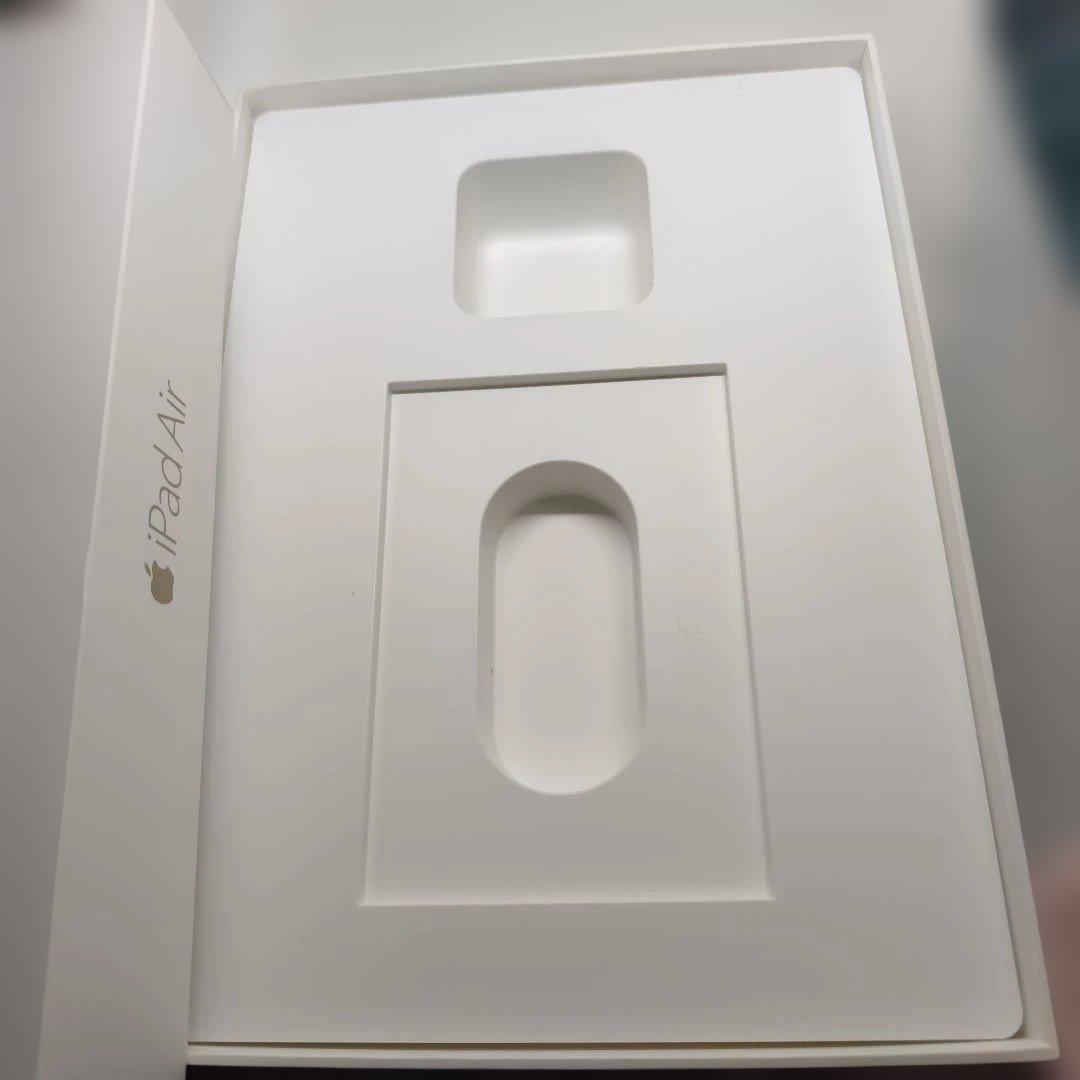 iPad 第6世代 32GB セルラーモデル 32GBシルバー