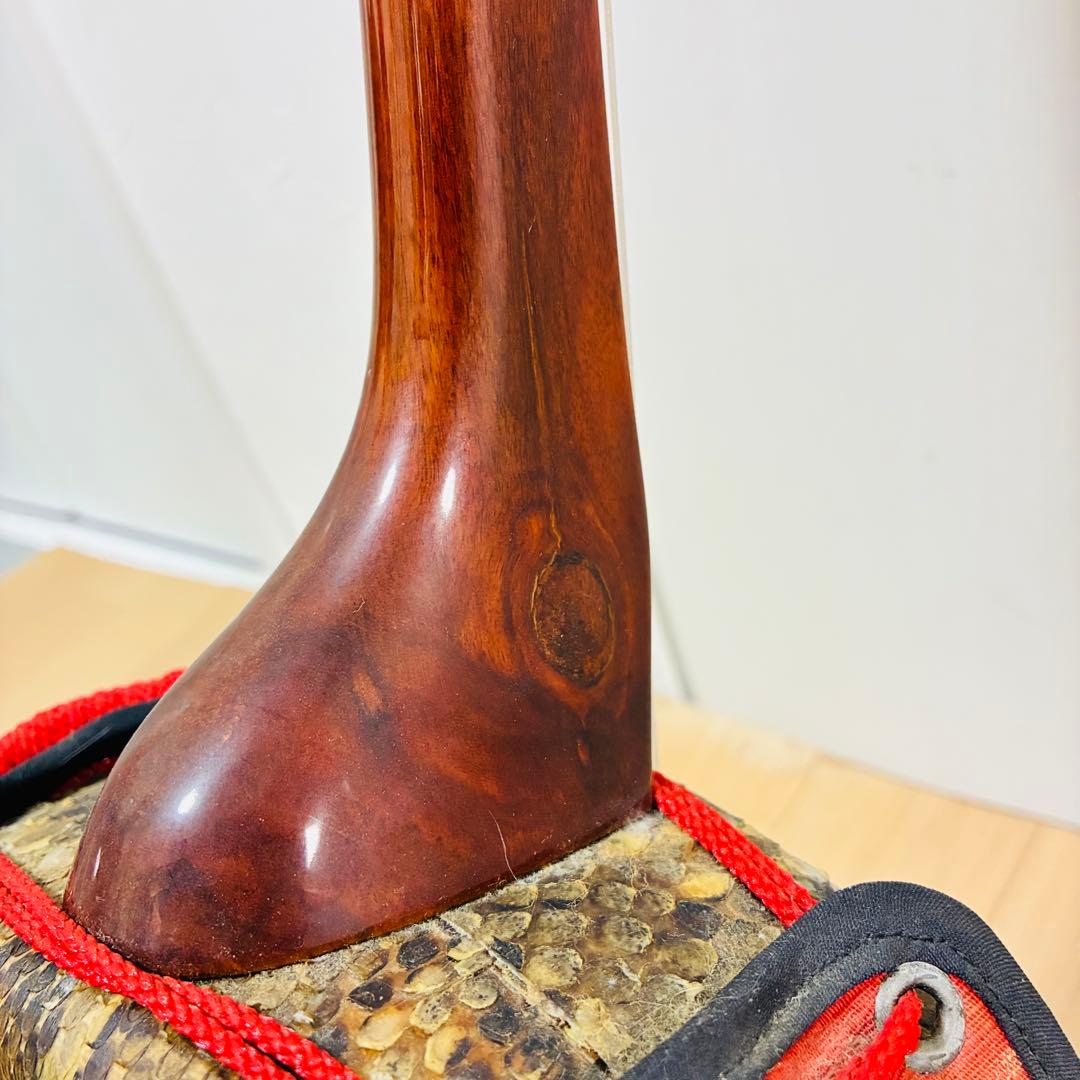 沖縄 三線 本蛇皮 強化張り　スンチー塗り ケース付き 琉球 民族楽器