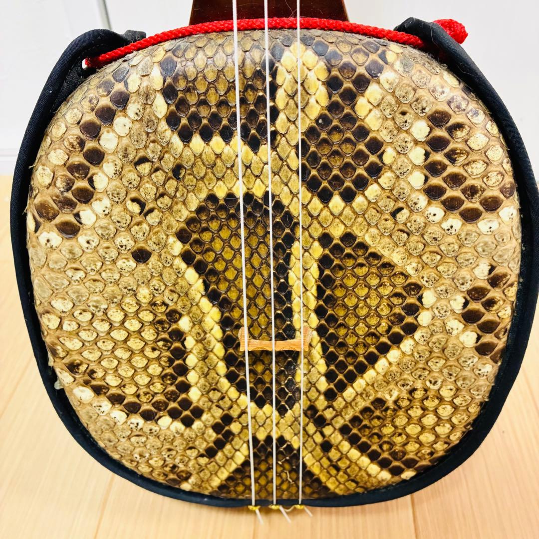 沖縄 三線 本蛇皮 強化張り　スンチー塗り ケース付き 琉球 民族楽器