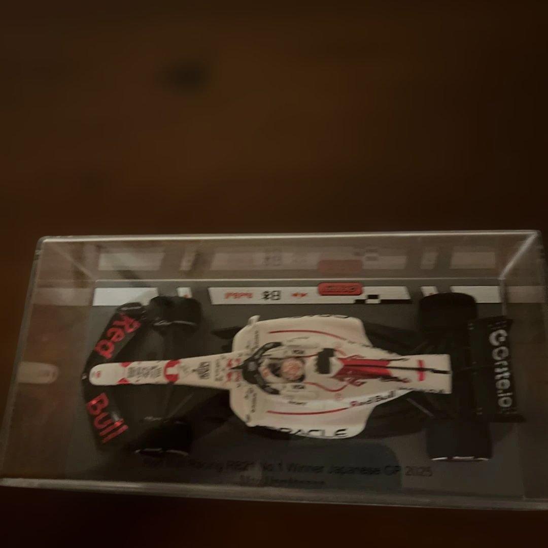 Red Bull Racing RB21 ミニカー　鈴鹿GP 2025