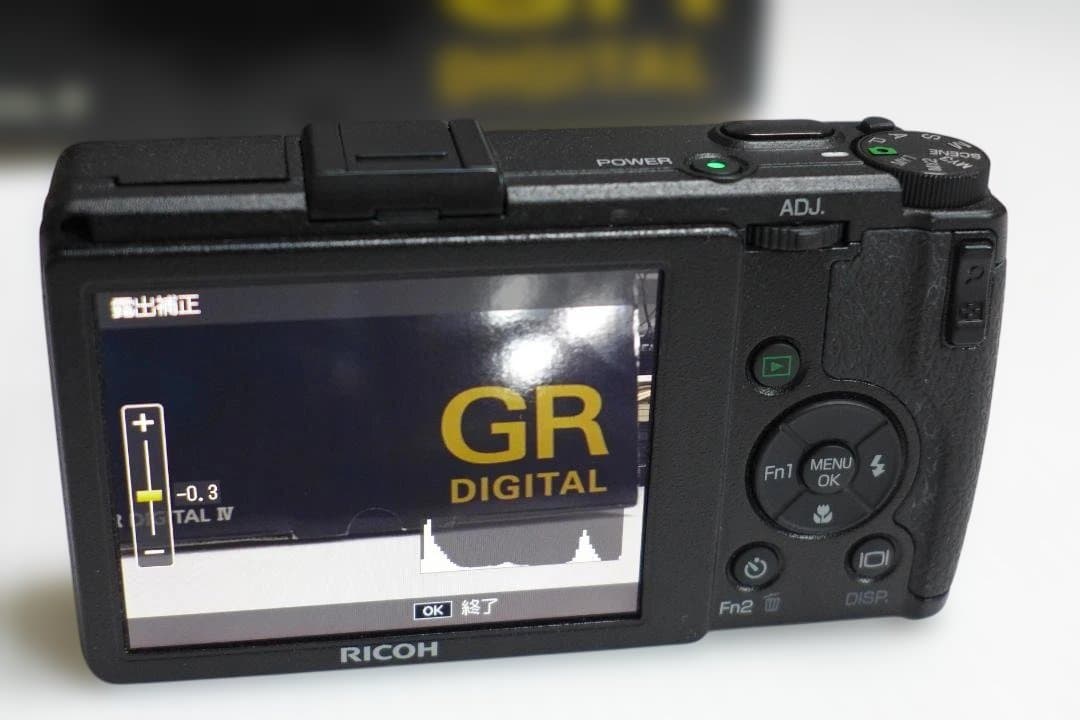 ★RICOH GR DIGITAL IVバッテリー+充電器+取説+メモリー付き★