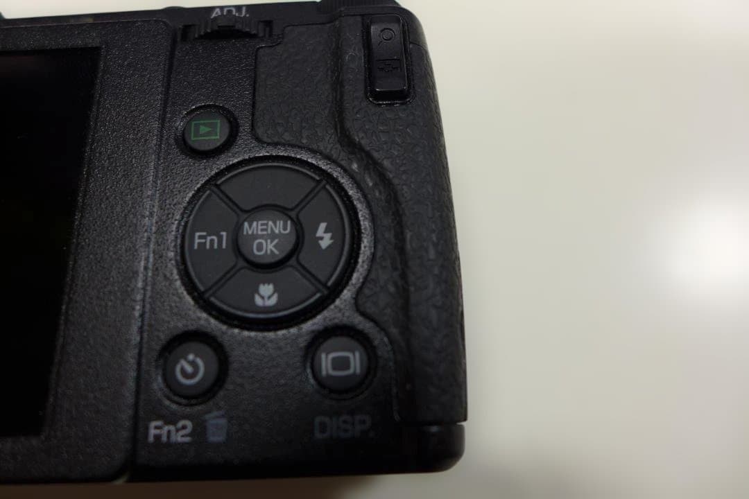 ★RICOH GR DIGITAL IVバッテリー+充電器+取説+メモリー付き★