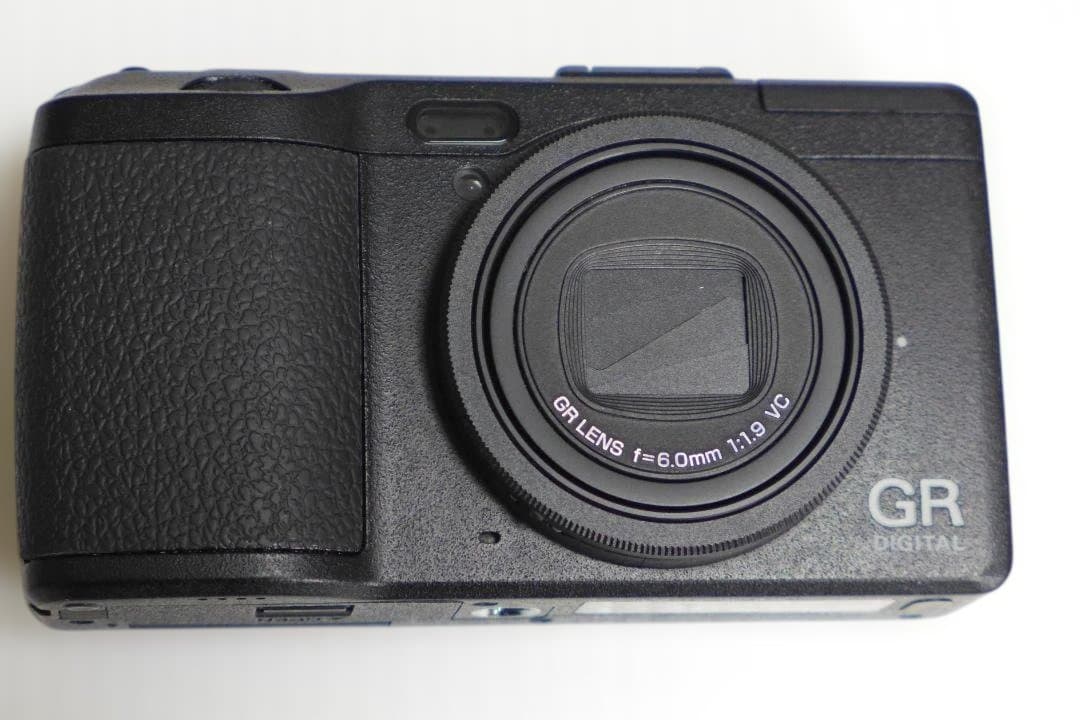 ★RICOH GR DIGITAL IVバッテリー+充電器+取説+メモリー付き★