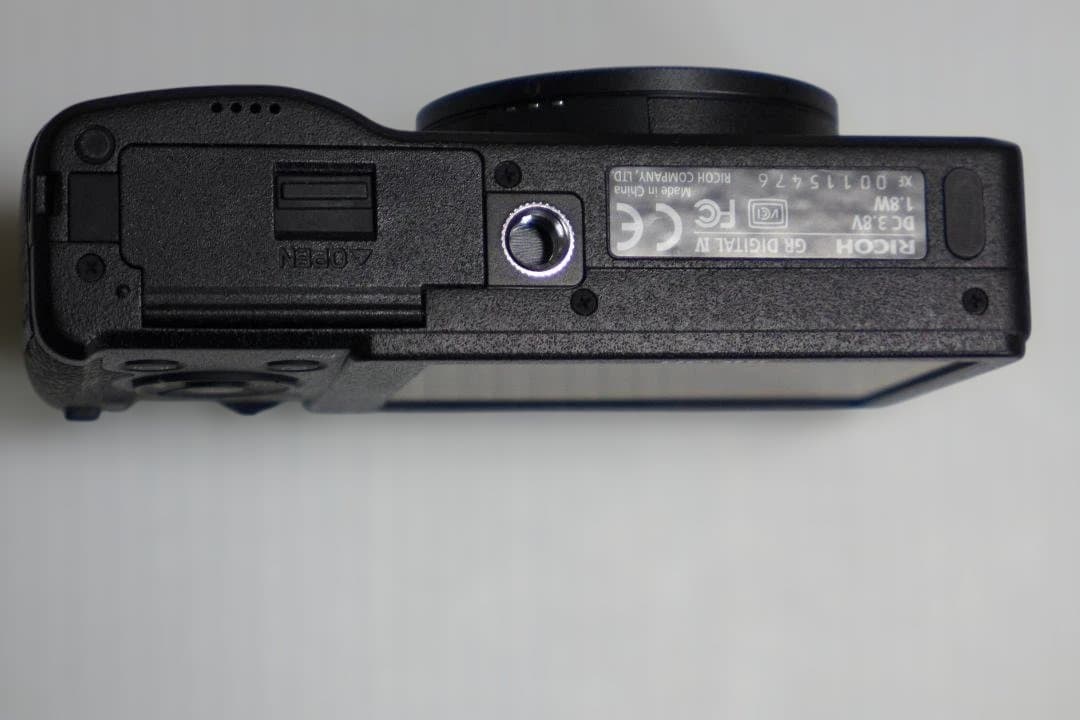 ★RICOH GR DIGITAL IVバッテリー+充電器+取説+メモリー付き★