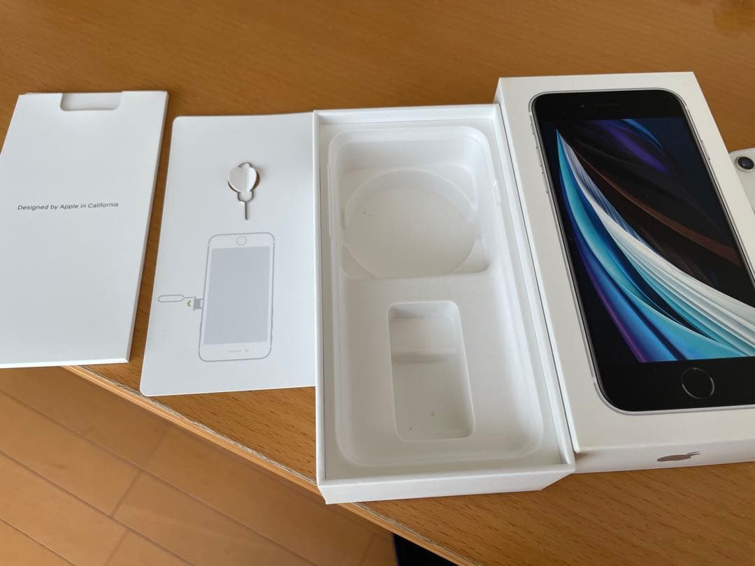 【値下げ】Apple iPhone SE (第2世代) ホワイト SIMフリー