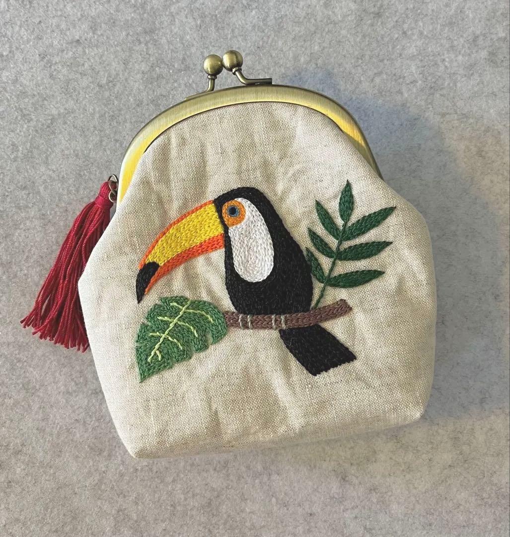 ハンドメイド　手刺繍　がま口ポーチ☆ まりもです