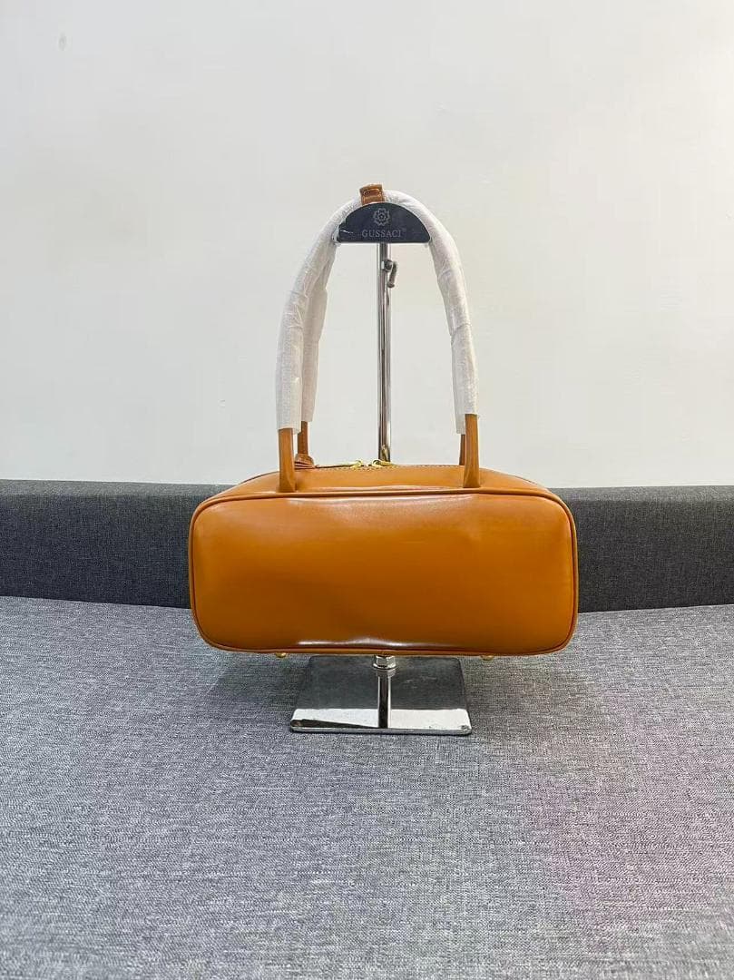 mIu MiUオレンジレザー ボックス型バッグ fr