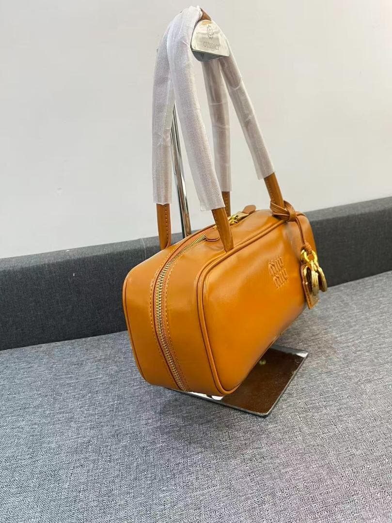 mIu MiUオレンジレザー ボックス型バッグ fr