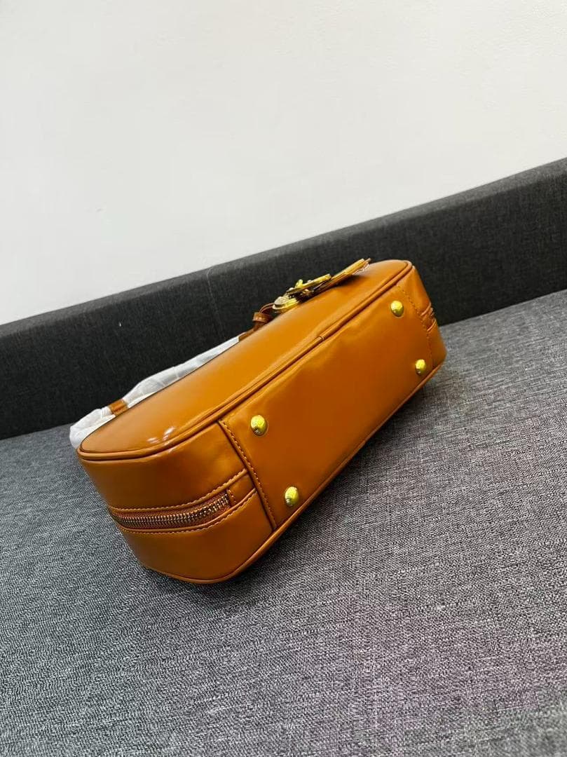 mIu MiUオレンジレザー ボックス型バッグ fr